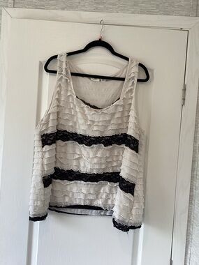 Cato Cream Ruffle Tank with Black Lace Stripes 26/28W EUC